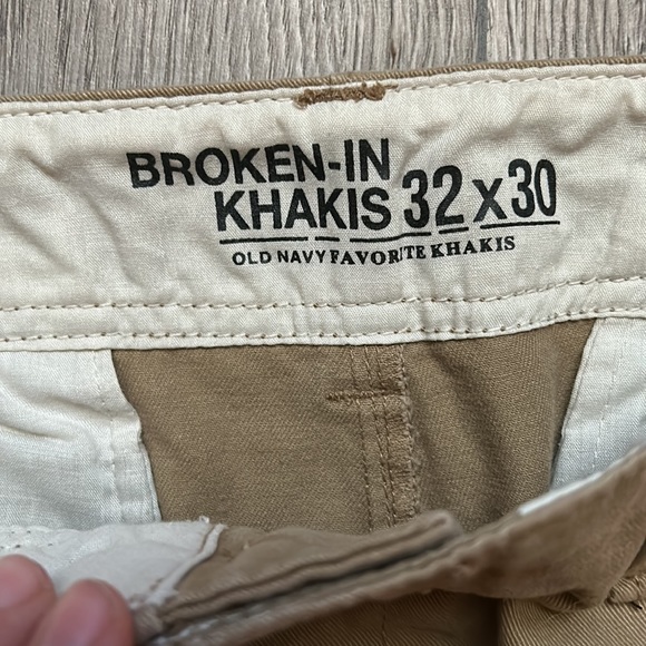 32x30 broken in Old Navy khakis - Picture 2 of 3